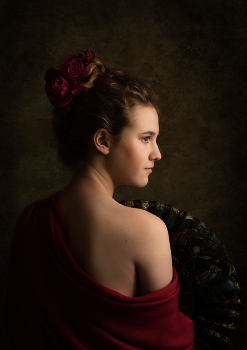 Girl with a Fan / ***