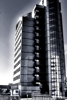 Black and white / ***