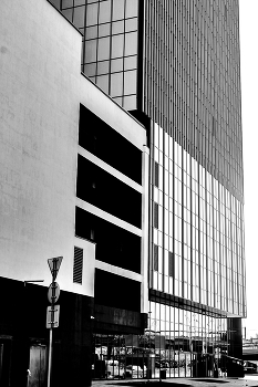 Black and white / ***