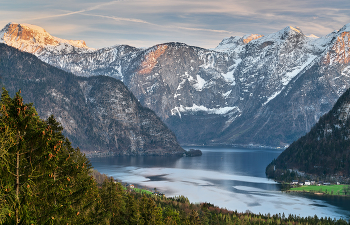 Blick auf den Hallstättersee / Blick auf den Hallstättersee