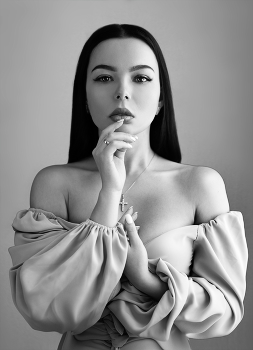  / ***