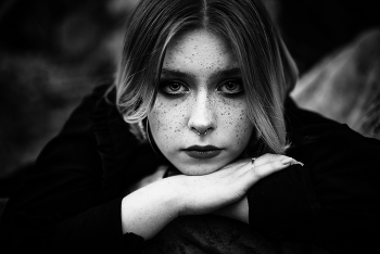  / ***