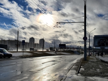 Regen hatte aufgehört. / ***
