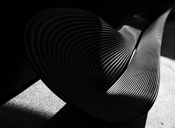Bench / ***