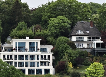 Haus im Dorf. / ***