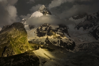 Sonnenuntergang in den Bergen / ***