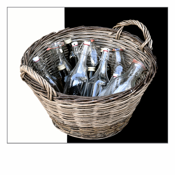 Black and white glass / ***