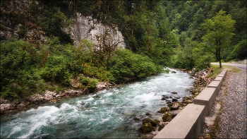 Mountain River / ***