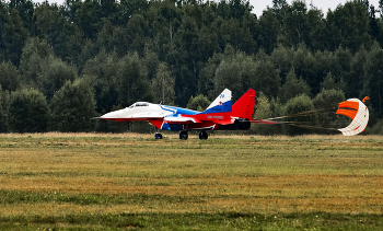 Landing / ***