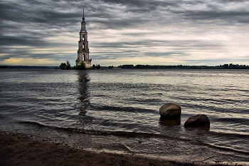 Obelisk / ***