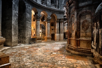 In the Temple of the Holy Sepulcher / ***