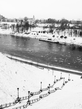 River / ***