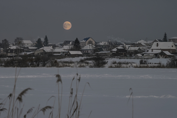 Full moon / ***