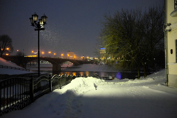 The evening on the waterfront / ***