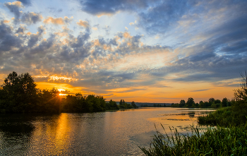 Dämmerung auf dem See. / ***