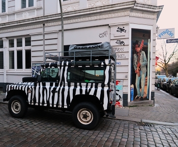 Hamburg / https://www.youtube.com/watch?v=IGn-NNqkBL0
https://www.youtube.com/watch?v=i0kxa-sex6o
https://www.youtube.com/watch?v=EJ5_YG7hC1Q
https://www.youtube.com/watch?v=zK_OjHB7ios
https://www.youtube.com/watch?v=jDgbeFmcUiA