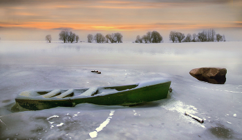 In ice captivity / ***