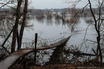 High water / ***