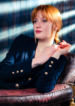 female portrait / ***