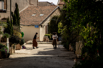 Jerusalem Courtyard / .....