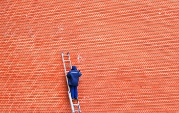 Red wall. / ***