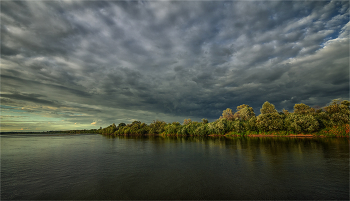 Before the rain / ***