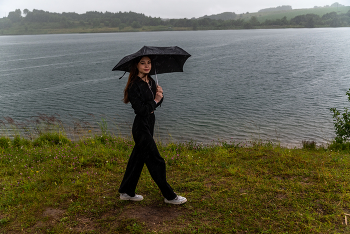 Under the summer rain / ***