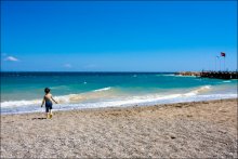 For the first time by the sea / ***