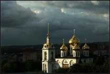 CLOUDS OVER THE CITY arose ... / ***