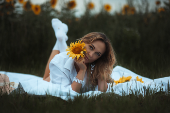 Girls Like Flowers / ...