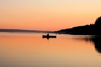 Two loneliness / ***