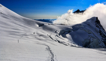 Glacier Mensu / ***