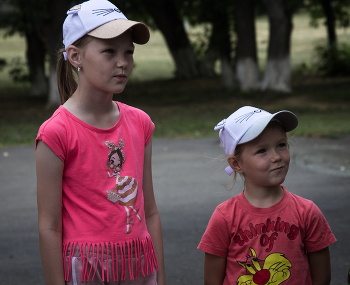 Sisters / ...