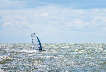 übertrifft den Wind / ***