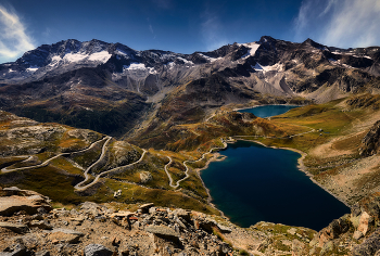 I looked in LAKE BLUE ... / ***