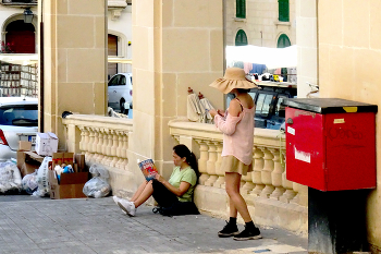 Through the streets of Malta. / ***