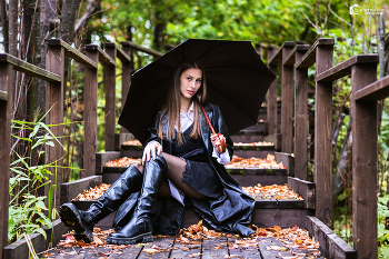 Girl with umbrella / ***