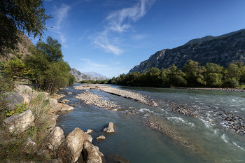 The River / ***