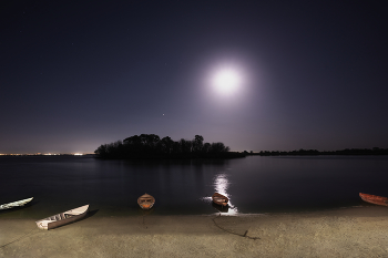Full Moon / ***