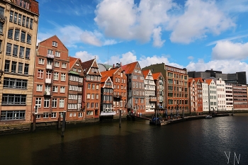 Hamburg / https://www.youtube.com/watch?v=IGn-NNqkBL0&amp;t=48s
https://www.youtube.com/watch?v=C3Bk9NPtq5U&amp;t=13s
https://www.youtube.com/watch?v=VU8V0Jvqpy0
https://www.youtube.com/watch?v=a5E6_OvLk2M&amp;t=17s
https://www.youtube.com/watch?v=yZrzDsXdCdY
https://www.youtube.com/watch?v=zK_OjHB7ios
https://www.youtube.com/watch?v=i0kxa-sex6o&amp;t=50s