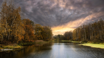 Oktober / ***