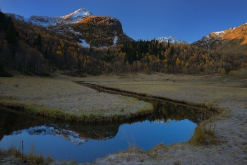 Dawn in the mountains / ***