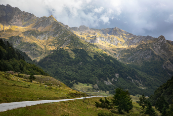 Pyrenees / ***