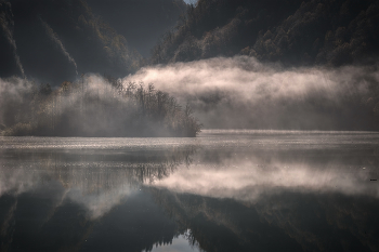 Island Of Fog Over Lajanura River / ***