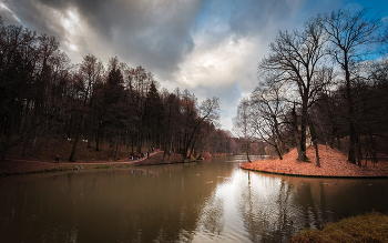 In the fall the park ... / ***