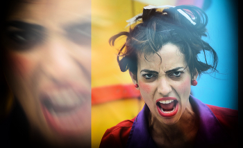 "El idiota !! Vete al diablo!.." / ***