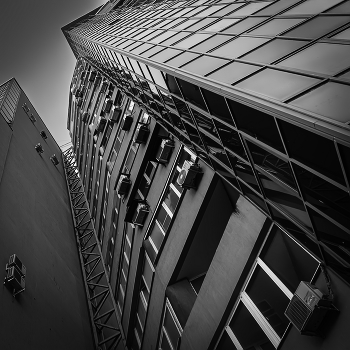 Hotel / ***