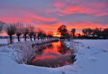 Winterwonderworld / Sonnenaufgang in der Schwalm.