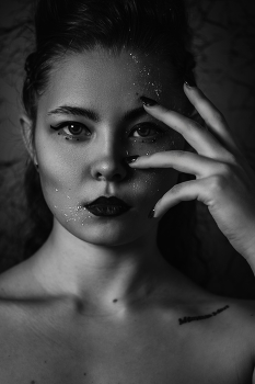  / ***