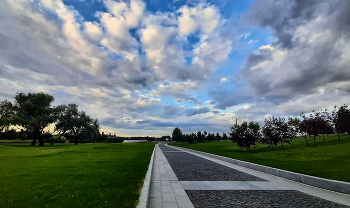 Road to clouds / ***